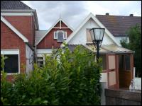 Uithuizen, Schoolstraat 31 en 31a / Oudestraat 8 en 8a en 10