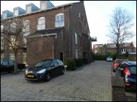 zijkant + parkeerplaats